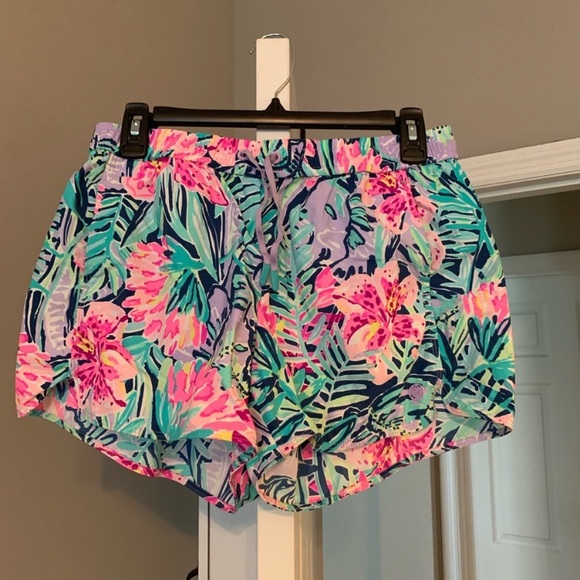 Lilly Pulitzer Pants - NWOT Lilly Pulitzer Resort Vacation Tropical Lightweight Shorts Pink Purple M